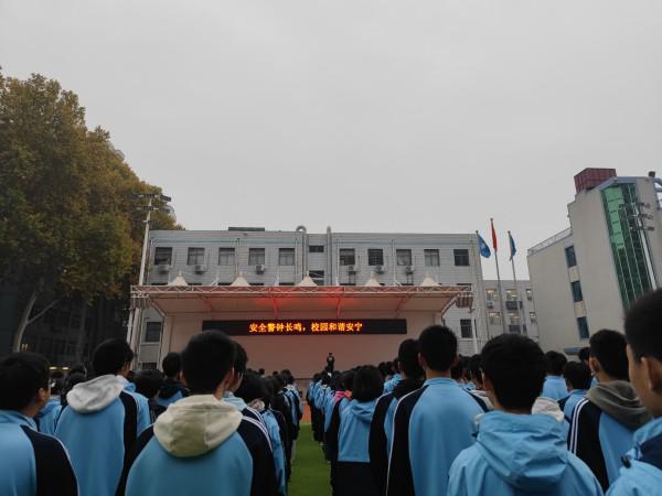 еʮһ߼ЌW(xu)M_չУ@ȫ}.jpg